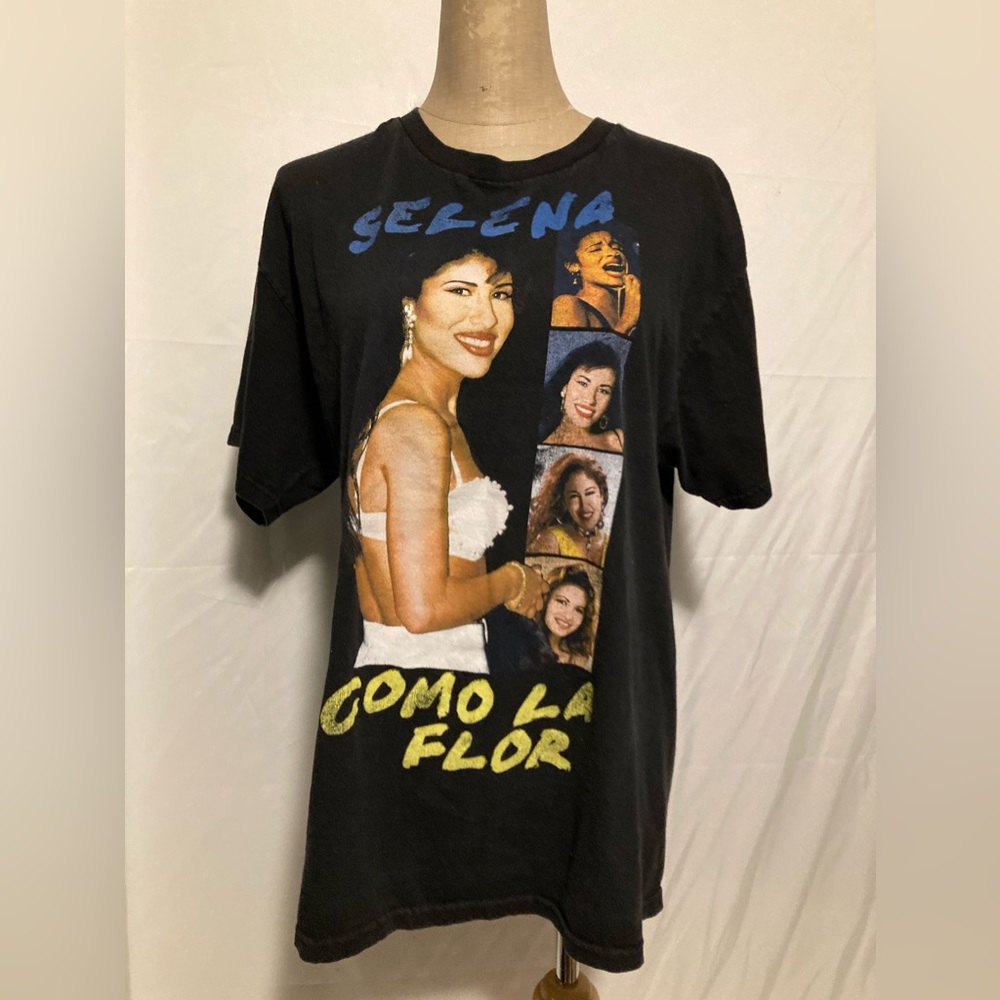Men’s Selena shirt tee shirt size L
